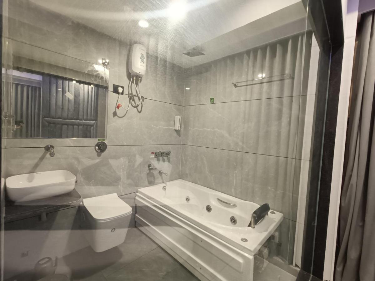 Hotel Asiana Sky Motera Ahmedabad Ngoại thất bức ảnh
